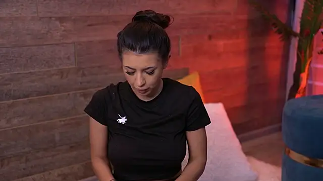 TanyaVonDe online show from November 30, 2025, 1:23 pm