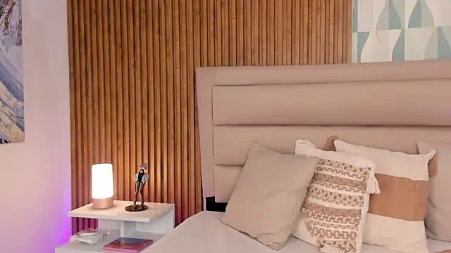 FatimaEvans online show from September 19, 2025, 5:17 pm