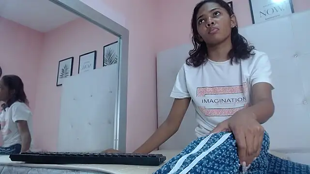 willow smitt online show from September 30, 2025, 12:33 pm