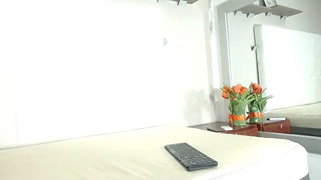 willow smitt online show from October 3, 2025, 1:12 pm