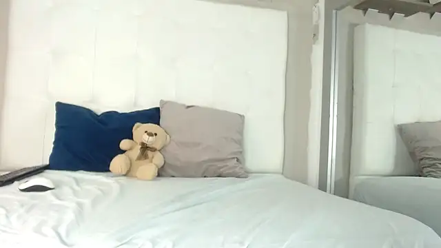 willow smitt online show from October 27, 2025, 3:13 pm