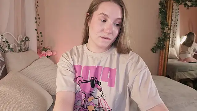 Snapshot of saint_trisha chatting on April 2, 2026, 8:26 pm saint trisha online show from April 2, 2026, 8:26 pm