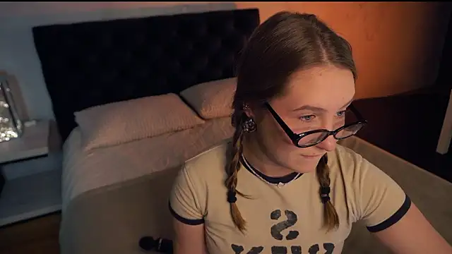 Snapshot of saint_trisha chatting on February 3, 2026, 8:25 pm saint trisha online show from February 3, 2026, 8:25 pm