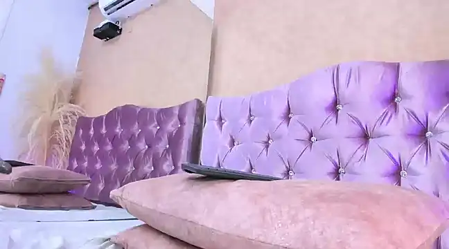 Snapshot of KarlajSmith chatting on March 13, 2025, 4:45 pm KarlajSmith online show from March 13, 2025, 4:45 pm