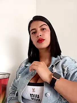 Snapshot of Nathaly_12 chatting on February 7, 2026, 7:44 pm Nathaly 12 online show from February 7, 2026, 7:44 pm