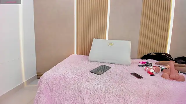 stephany summer online show from May 1, 2026, 8:14 pm