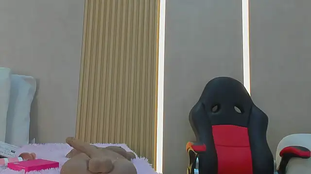 stephany summer online show from October 14, 2025, 1:23 pm