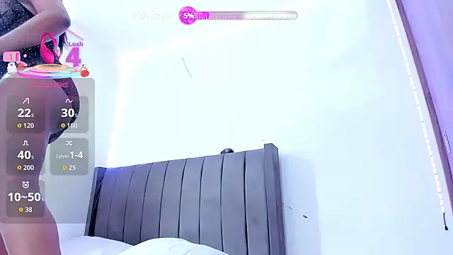 NAOMMII  online show from October 5, 2025, 3:03 pm