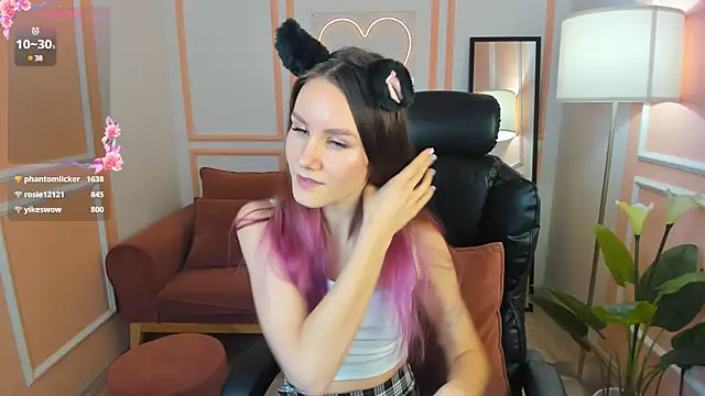 Snapshot of Clare__Florence chatting on March 21, 2025, 7:35 pm Clare Florence online show from March 21, 2025, 7:35 pm