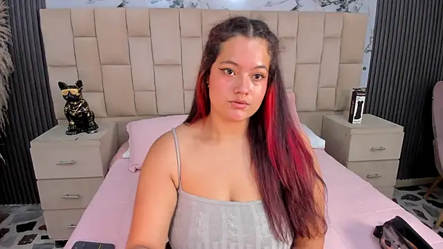 VanessaScott  online show from June 21, 2026, 7:36 am