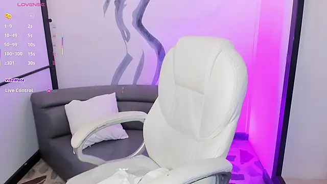 VanessaScott  online show from March 18, 2025, 7:44 am