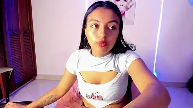 Snapshot of sweet_cinamon chatting on October 5, 2025, 1:35 pm sweet cinamon online show from October 5, 2025, 1:35 pm