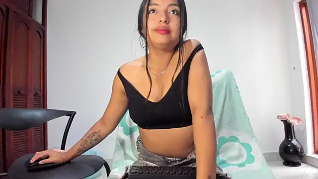 Snapshot of sweet_cinamon chatting on March 19, 2025, 8:32 pm sweet cinamon online show from March 19, 2025, 8:32 pm