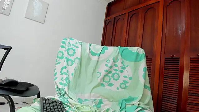 Snapshot of sweet_cinamon chatting on March 15, 2025, 10:22 pm sweet cinamon online show from March 15, 2025, 10:22 pm