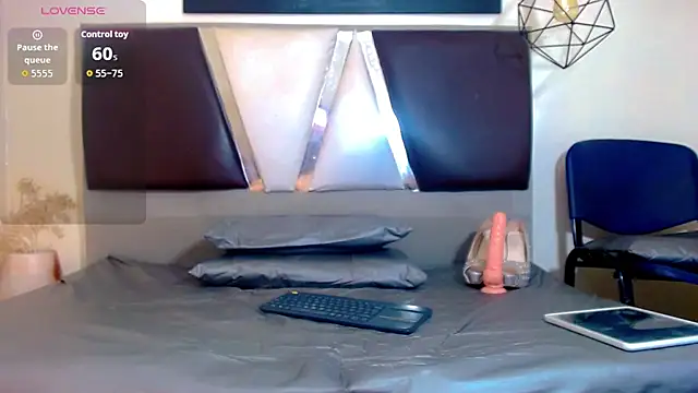 alexsandra kiss online show from November 26, 2025, 11:21 am