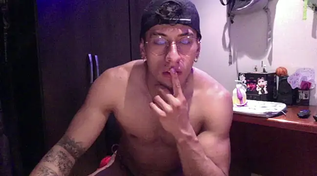 Snapshot of Thiago_Happy chatting on March 13, 2025, 4:16 am Thiago Happy online show from March 13, 2025, 4:16 am