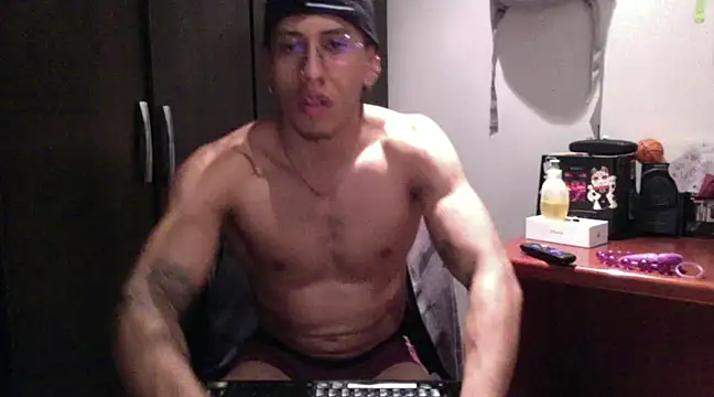 Snapshot of Thiago_Happy chatting on March 9, 2025, 5:00 am Thiago Happy online show from March 9, 2025, 5:00 am