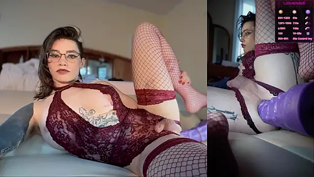 Snapshot of Lena_Vesper chatting on October 3, 2025, 10:00 pm Lena Vesper online show from October 3, 2025, 10:00 pm