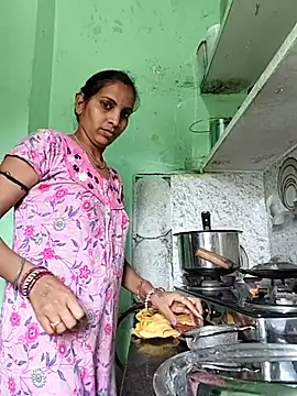 Hotty-Nidhi online show from April 9, 2026, 6:15 am