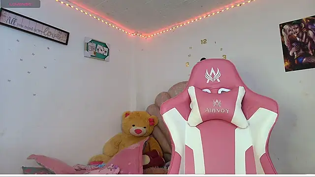 charlotte walker1 online show from April 22, 2026, 10:16 pm