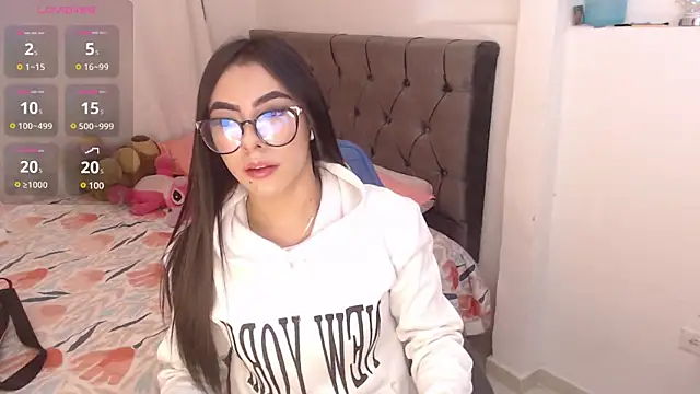 Snapshot of Yasminsmith__ chatting on March 11, 2025, 2:29 pm Yasminsmith online show from March 11, 2025, 2:29 pm