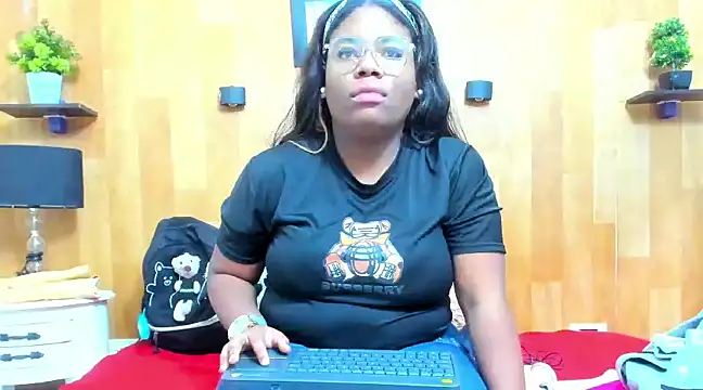 Snapshot of Zoe_ebony74 chatting on March 14, 2025, 12:29 pm Zoe ebony74 online show from March 14, 2025, 12:29 pm