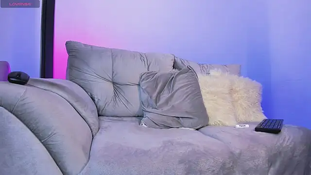 AshtonnSummer online show from November 4, 2025, 4:55 pm