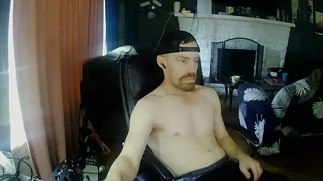 Snapshot of Slim_Whitey chatting on November 12, 2025, 6:45 pm Slim Whitey online show from November 12, 2025, 6:45 pm