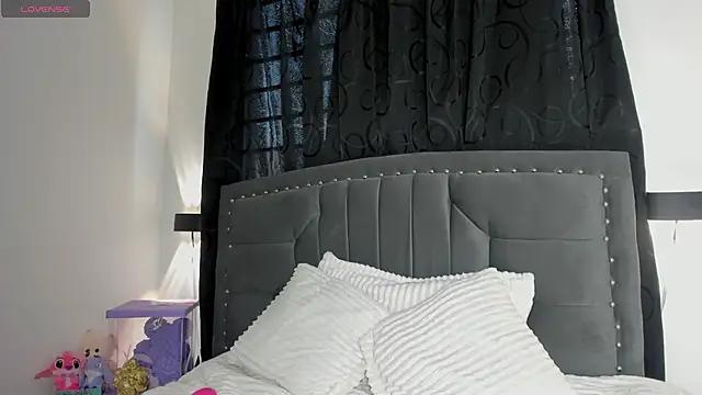 Snapshot of Lilith_Thompson chatting on November 23, 2025, 4:50 pm Lilith Thompson online show from November 23, 2025, 4:50 pm