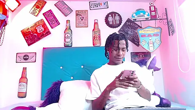 Snapshot of lili_roussi chatting on October 31, 2025, 5:20 pm lili roussi online show from October 31, 2025, 5:20 pm