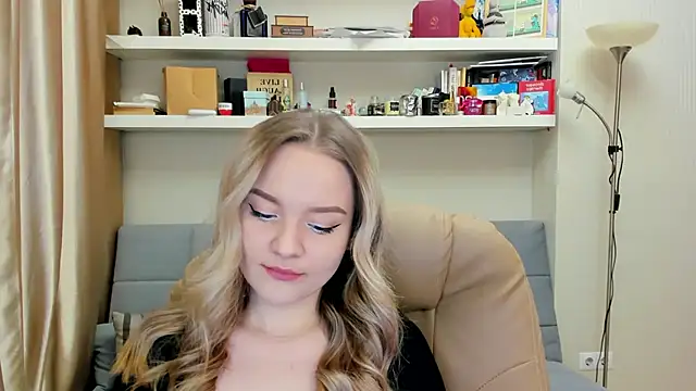 Kara Smith  online show from January 29, 2025, 11:35 pm