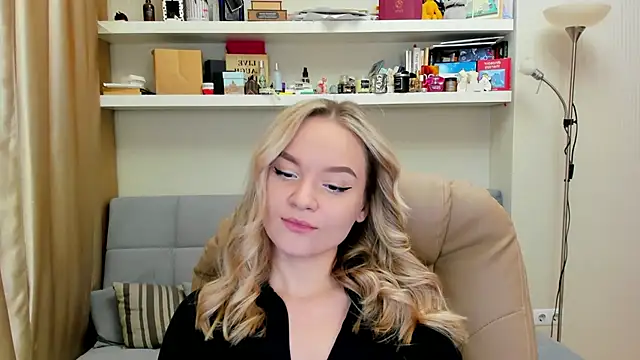 Kara Smith  online show from February 23, 2025, 9:26 pm