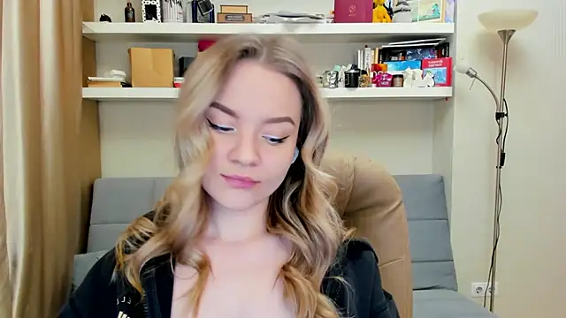 Kara Smith  online show from February 7, 2025, 11:45 pm