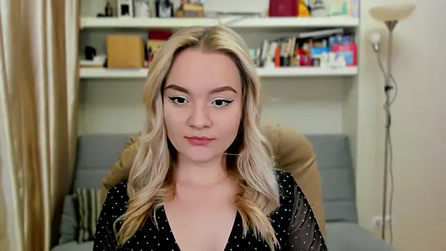 Kara Smith  online show from September 13, 2025, 9:48 pm