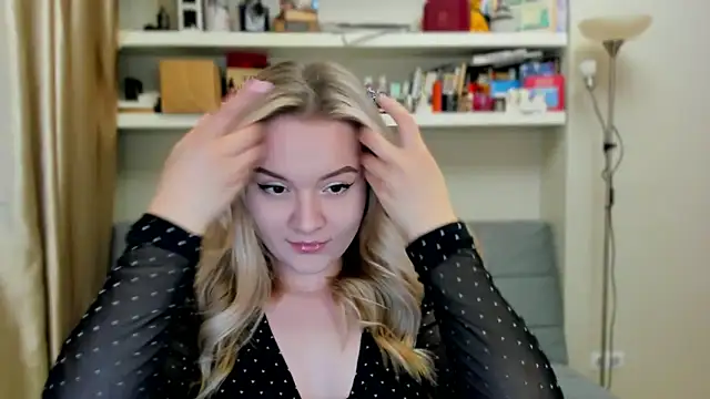 Kara Smith  online show from October 10, 2025, 9:59 pm