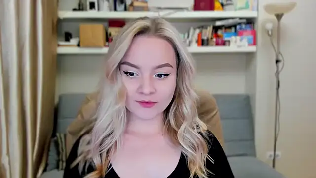 Kara Smith  online show from October 1, 2025, 10:35 pm