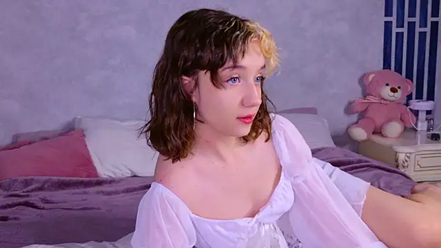 Snapshot of Gia_Riccardo chatting on November 15, 2025, 6:06 am Gia Riccardo online show from November 15, 2025, 6:06 am