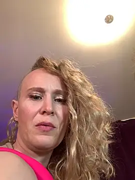 SusieandLacey online show from February 11, 2026, 2:11 am