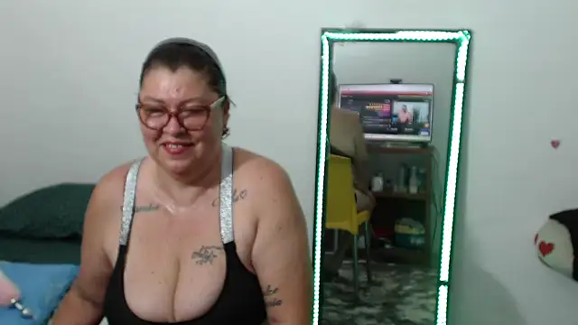 Olgahunder online show from April 30, 2026, 3:24 am