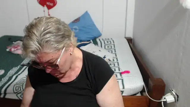 Olgahunder online show from February 23, 2026, 9:37 pm