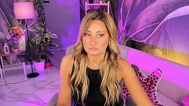 Snapshot of SarahAlluring chatting on September 11, 2025, 11:54 am SarahAlluring online show from September 11, 2025, 11:54 am