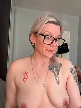 Snapshot of Curvy-Cleo chatting on February 25, 2026, 10:48 am Curvy-Cleo online show from February 25, 2026, 10:48 am