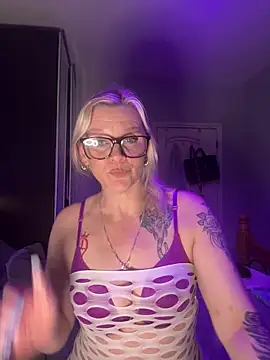 Snapshot of Curvy-Cleo chatting on February 2, 2026, 7:46 pm Curvy-Cleo online show from February 2, 2026, 7:46 pm