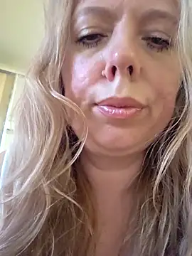 Snapshot of Irina3718 chatting on June 17, 2026, 4:39 pm Irina3718 online show from June 17, 2026, 4:39 pm