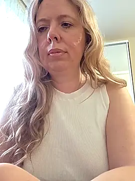 Irina3718 online show from May 30, 2026, 3:06 pm