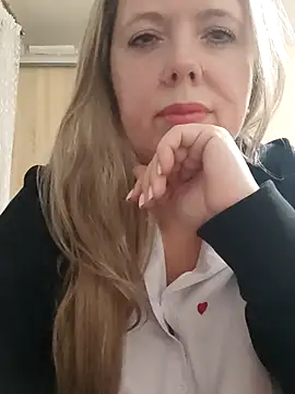 Irina3718 online show from November 13, 2025, 6:12 pm