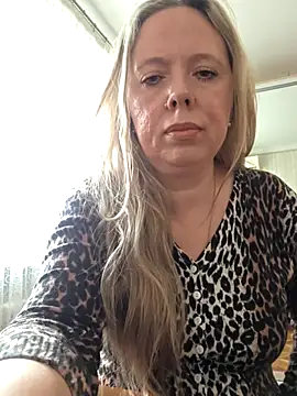 Snapshot of Irina3718 chatting on February 12, 2026, 12:27 pm Irina3718 online show from February 12, 2026, 12:27 pm