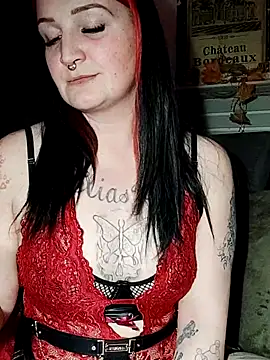 TiffiChantiT2 online show from April 7, 2026, 7:37 pm