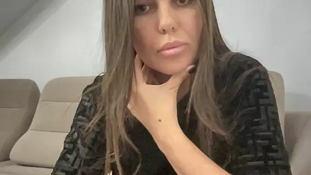 Snapshot of AngelinaMeov chatting on October 19, 2025, 5:48 pm AngelinaMeov online show from October 19, 2025, 5:48 pm