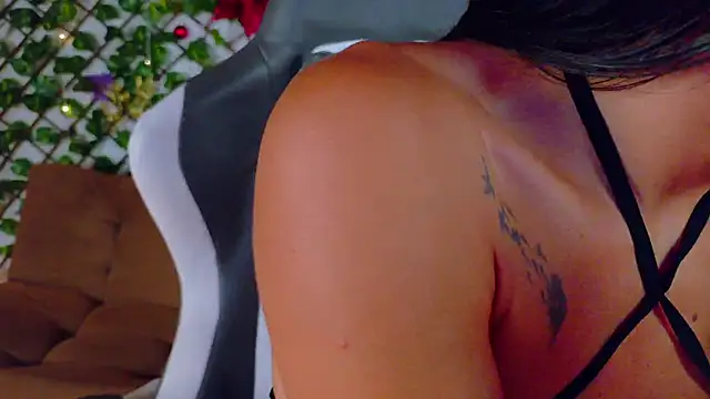 alice rous21 online show from December 16, 2025, 1:26 pm